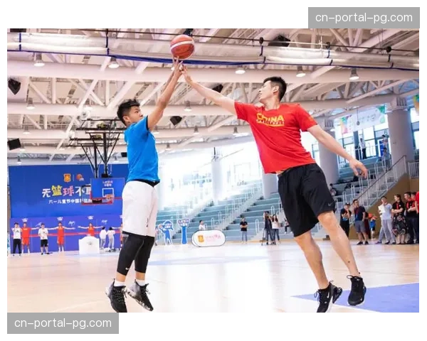 勒沃库森球员走进校园，与当地儿童共庆夺冠